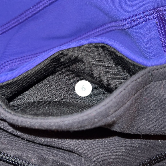 Lululemon reversible legging shorts - Picture 6 of 6